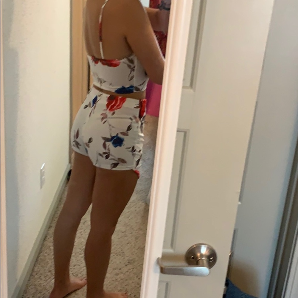 Matching two piece set - Picture 4 of 4